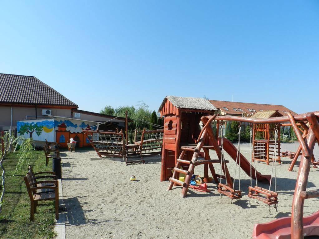 Anette Resort & Spa Covaci Esterno foto